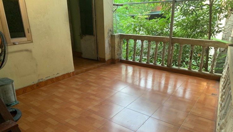 Cho thuê nhà Phạm Văn Đồng, 40m2 - 2 phòng ban công thoáng mát 4,5tr/th 0966931622.